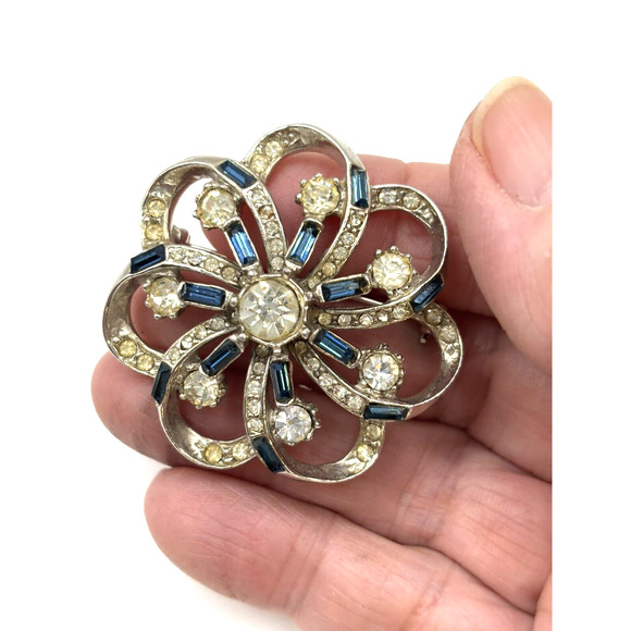 Vintage Rhinestone Brooch Clear Blue Scatter Pin Some Yellowing J1-3006 - Picture 6 of 8